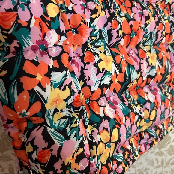 LFD Floral Puffer Vest Women’s Size S Bold Colorful Quilted Jacket Cozy - Picture 8 of 8